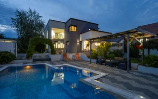 Vilă 342 mp cu piscină și 800 mp teren / 4 dormitoare / Pleașa - Poză 68