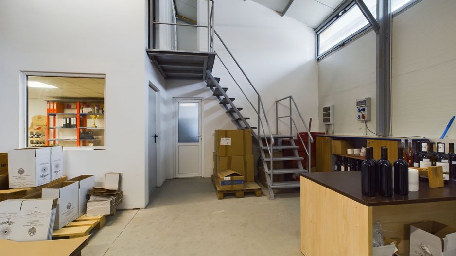 Hală de producție cu spații de birouri - Poză 4