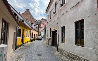 Imobil monument istoric de vânzare ,Strada Târgului, Sibiu - Poză 1