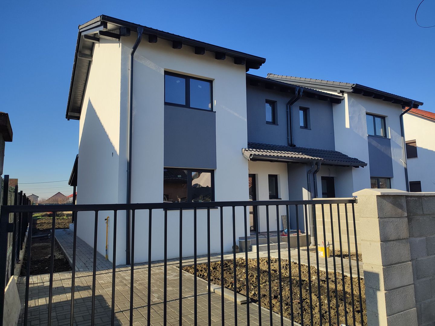 Sacalaz, 1/2 Duplex pe Etaj, 4 Camere,2 Bai,Terasa Acoperita - Poză 2