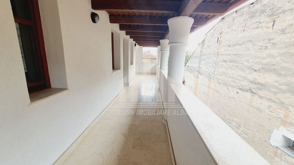 Inchiriez apartament la vila în Aiud - Poză 5