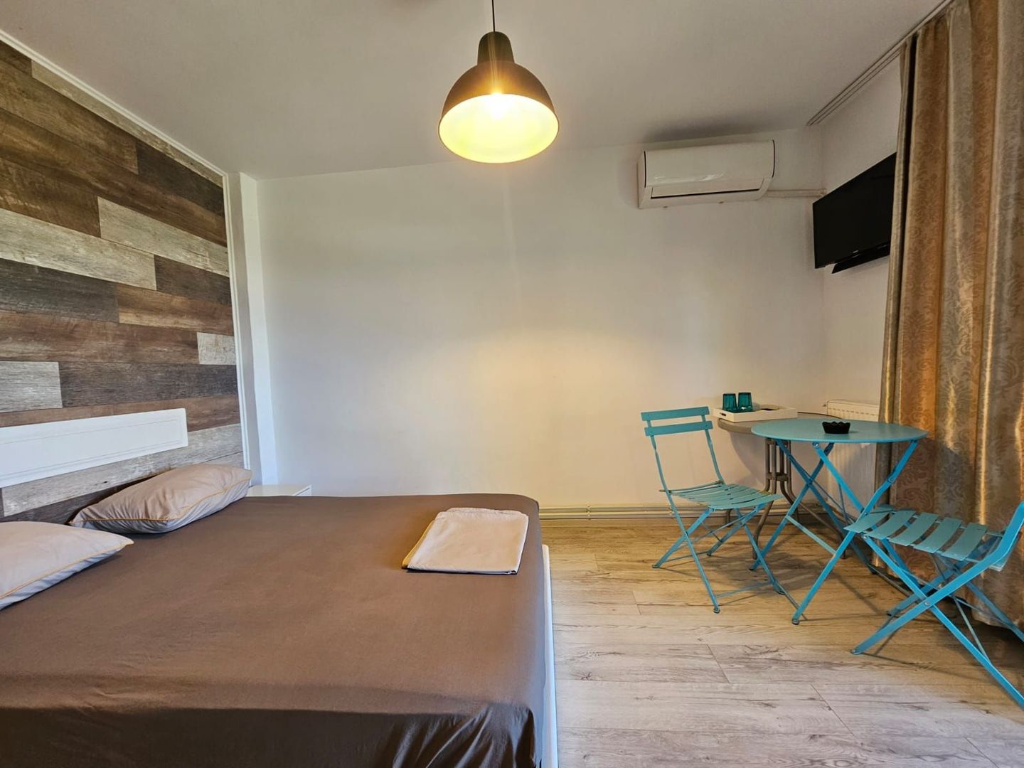 Pensiune de vanzare in Costinesti la doar 0.9 m distanta de plaja - Poză 2