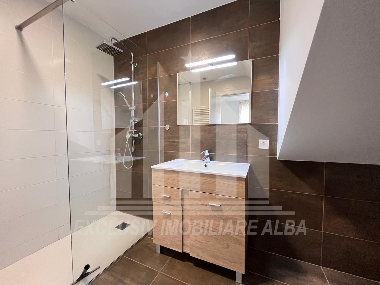 Casa insiruita finisata, 5 camere, zona Ampoi 3 - Poză 2