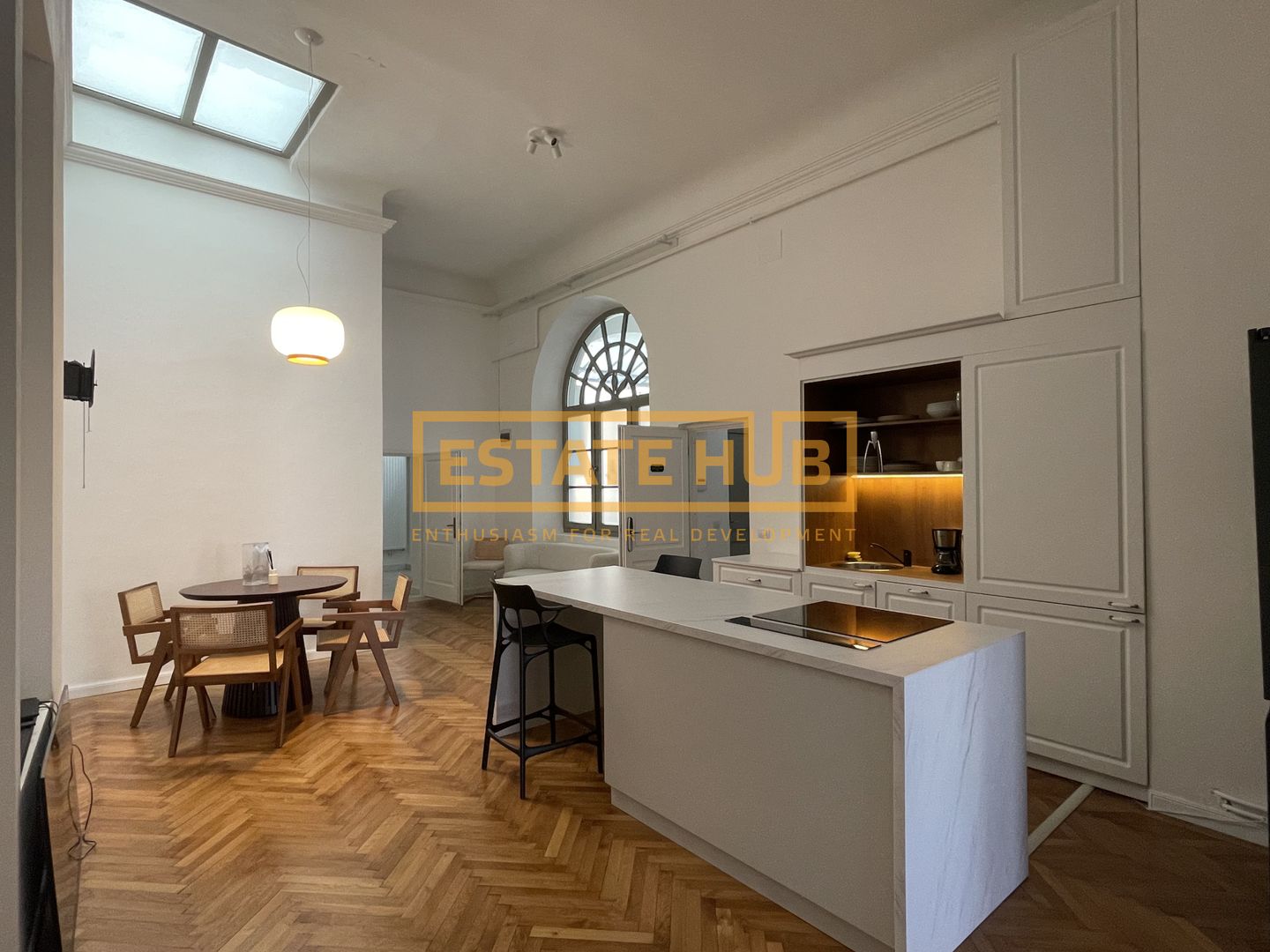 Apartament spectaculos de 125 mp in centrul istoric pe Str. Eroilor - Poză 1