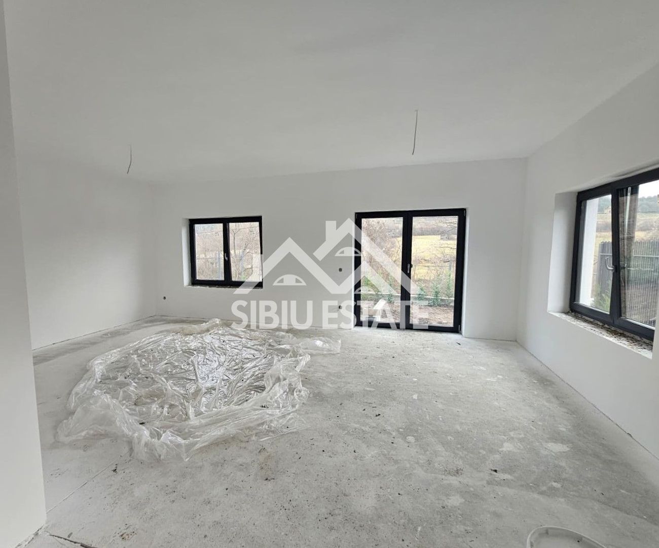 Casa Sibiu, Poplaca 4 camere, 3 bai, terasa si curte NOU - Poză 5