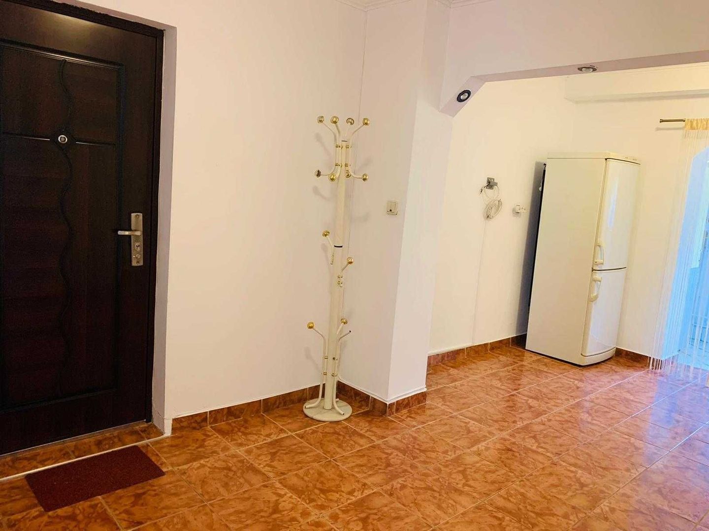 2 camere decomandat  Lipovei parter centrala proprie - Poză 3