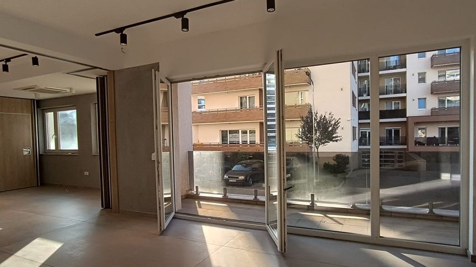 Inchiriem spatiu comercial 202 mp zona Coresi - Poză 5