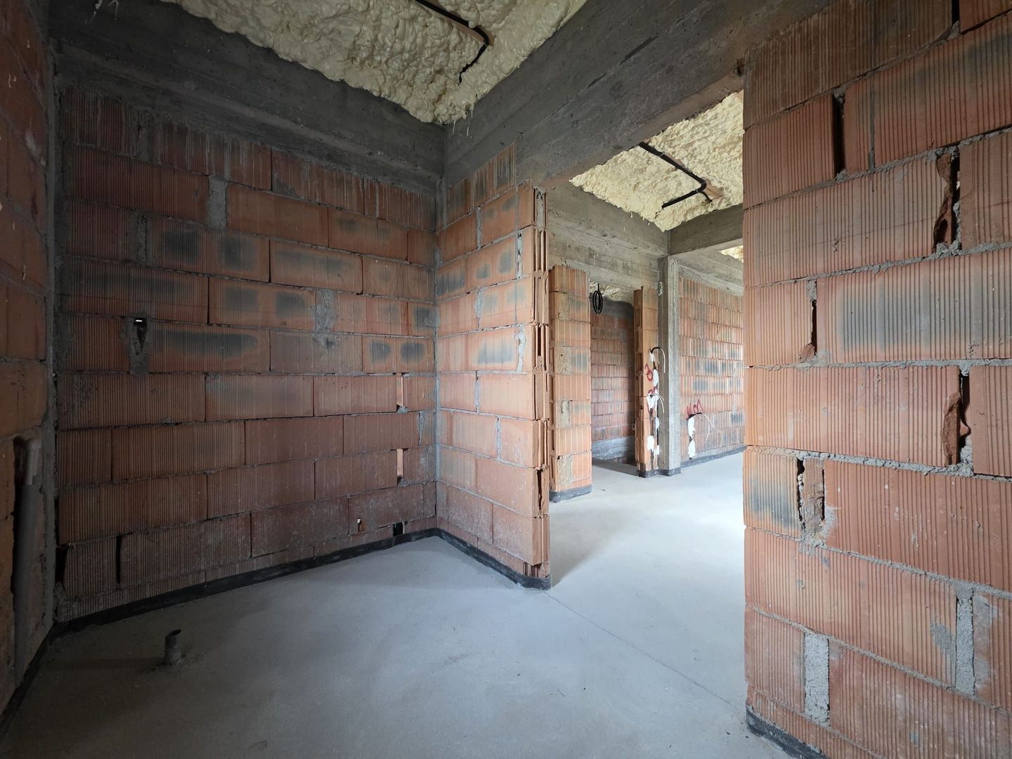 Vilă individuală în Tunari – 5 camere, curte privată - Poză 34