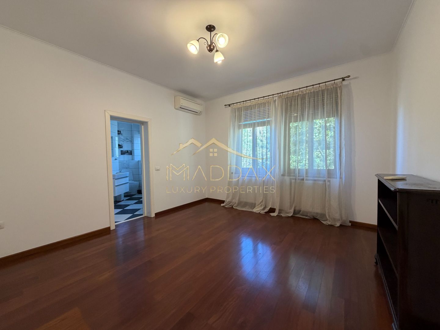 Apartament de inchiriat /4 camere in vila *153mp* +parcare / Dorobanti Capitale - Poză 13