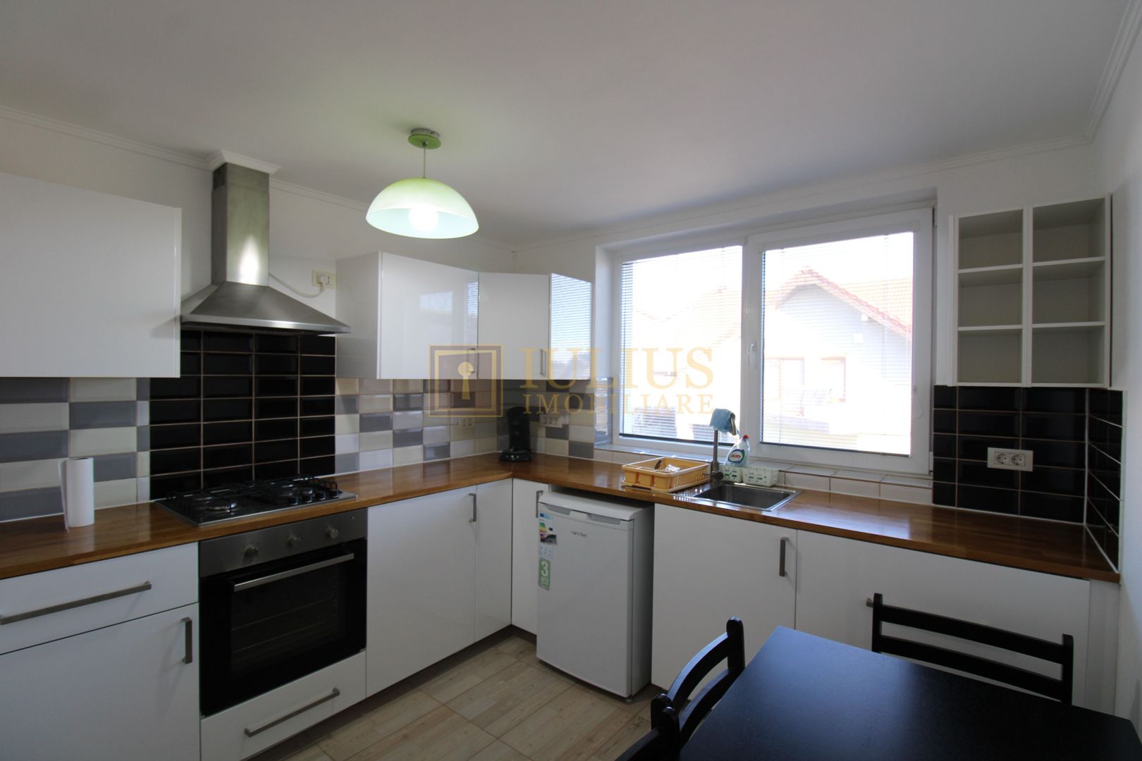 Ciarda Rosie,  4 dormitoare + 2 bai + 2 bucatarii, centrala proprie. - Poză 14