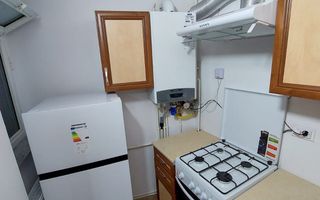 Apartament 3 camere, renovat complet, mobilat și utilat, lângă Colegiul Național „Mihail Sadoveanu”, Pașcani, cu pod pe toată suprafața - Poză 8