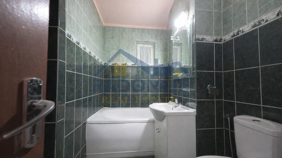 Garsonieră compartimentată în 2 camere - Blv. Republicii - Mobilată - Poză 4