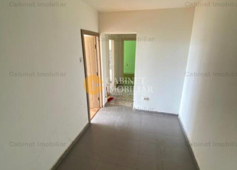 Apartament cu 3 camere Decomandat - Etaj 2 - Zona Podu Ros - Poză 3
