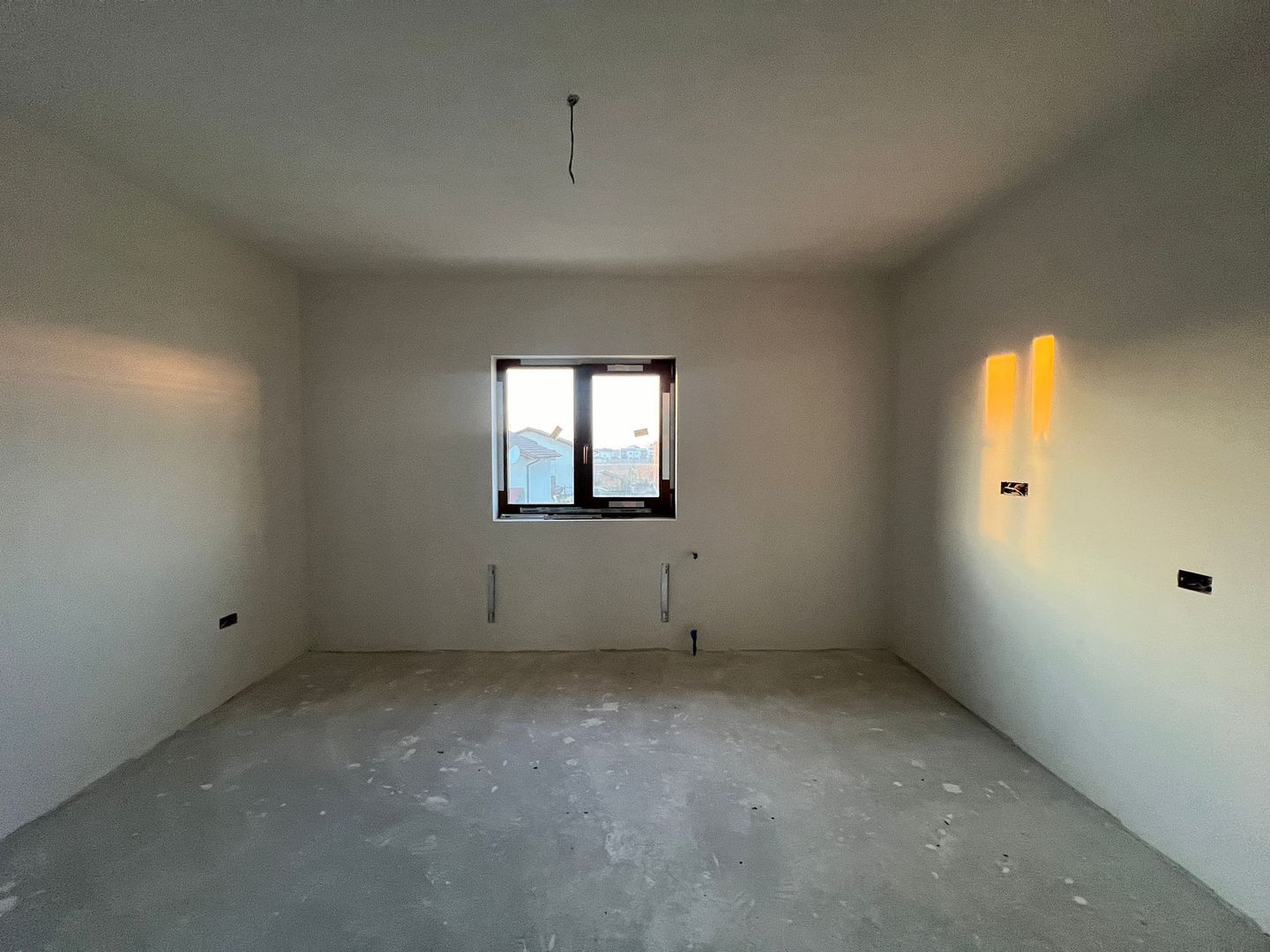 Duplex despartit prin camera tehnica - Poză 7