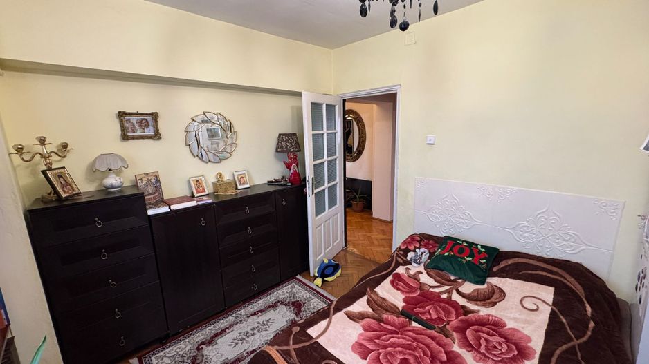 Decomandat si spatios - Poză 4