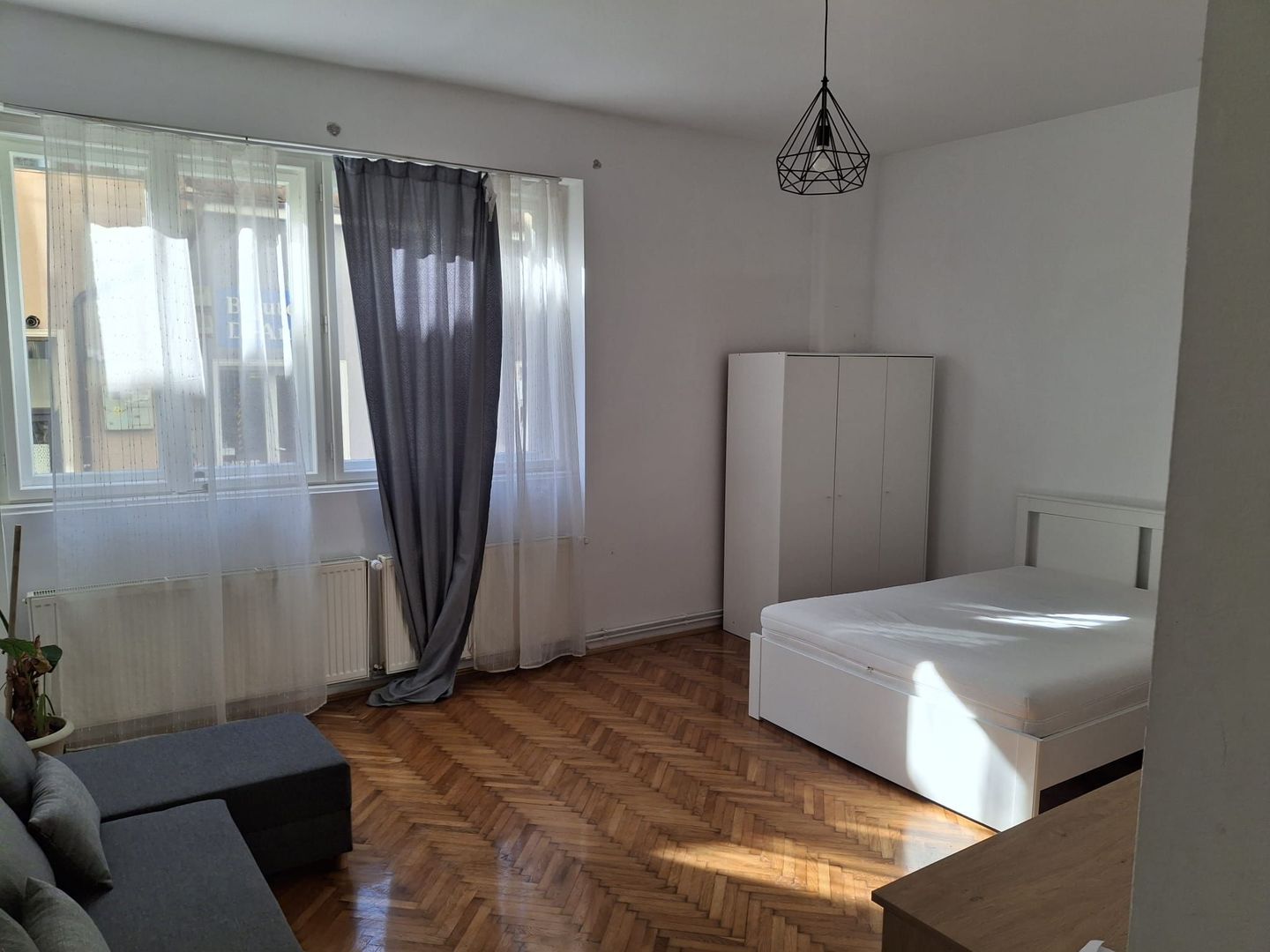De inchiriat apartament in zona ultracentrala - Poză 4