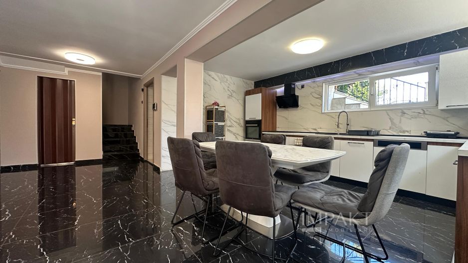 Vila cu sala de fitness, sauna, jacuzzi, zona de top - Andrei Muresanu - Poză 16