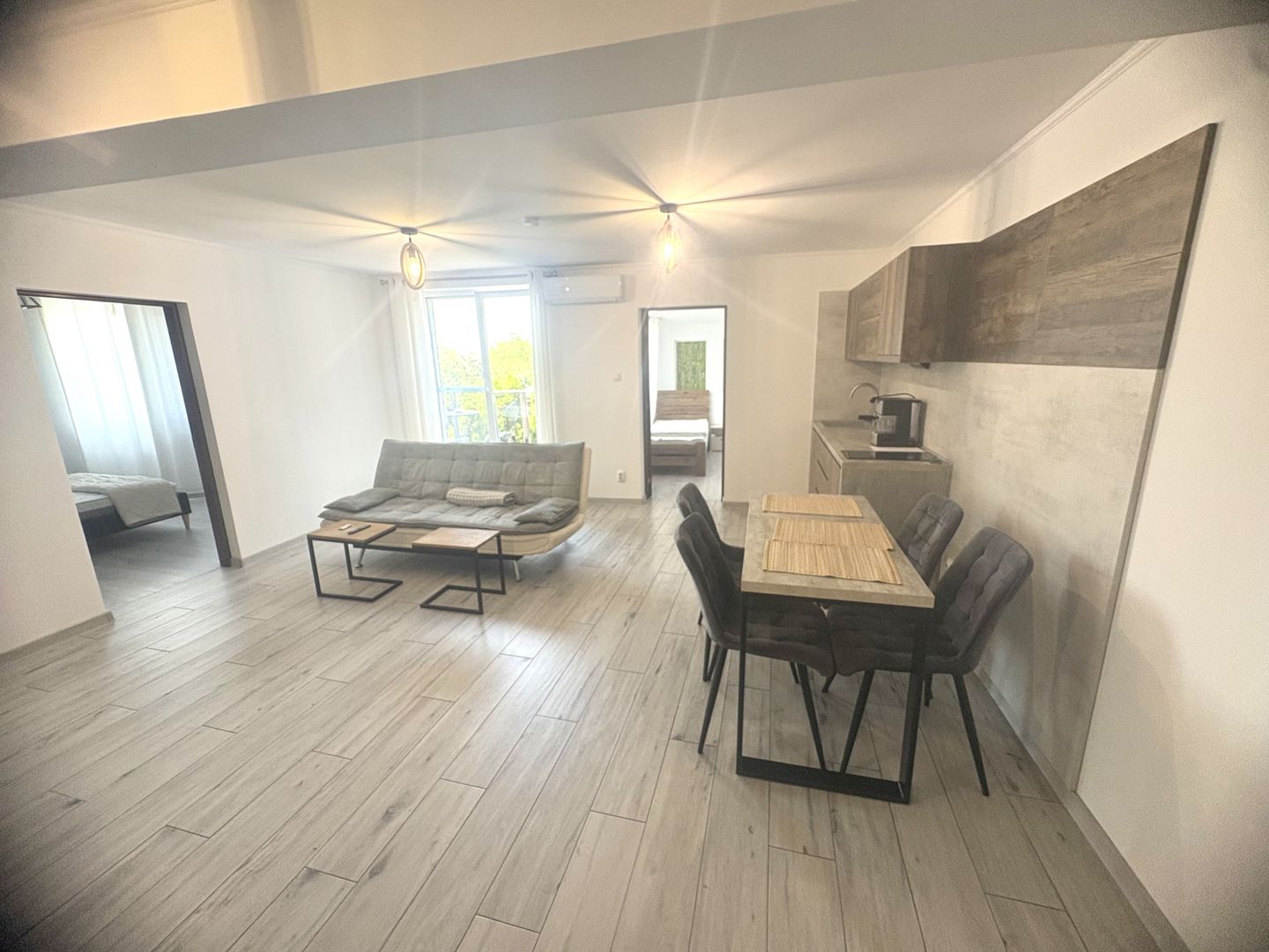 Apartament la casă, cu 4 camere - Poză 2