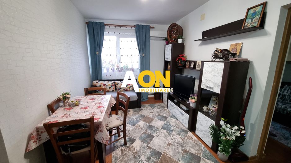 De vanzare apartament 3 camere, etaj intermediar, Cetate - Poză 1