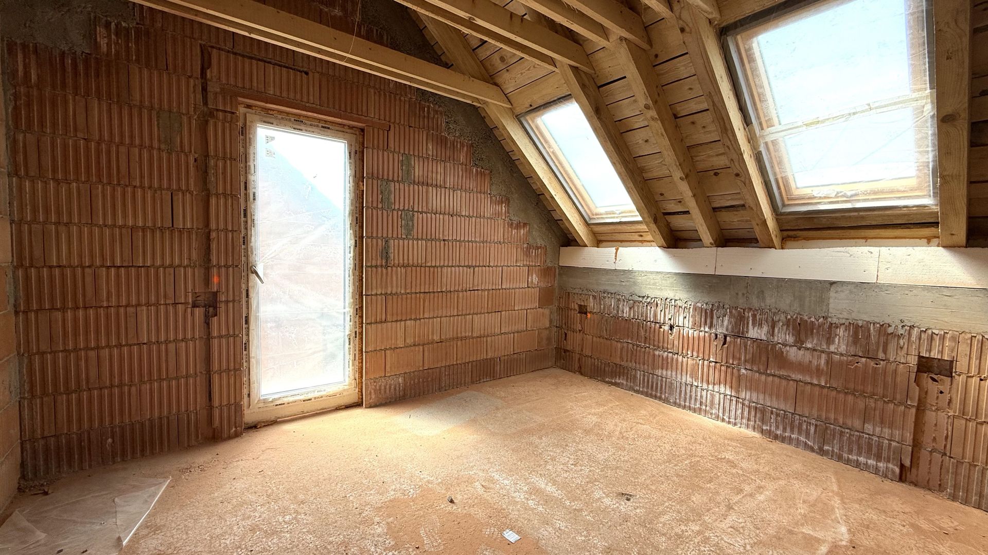 PROIECT DEOSEBIT CU GARAJ- LA ROSU - Poză 7