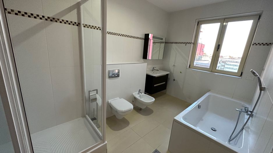 Penthouse de închiriat cu terase de 65 mp - Poză 8