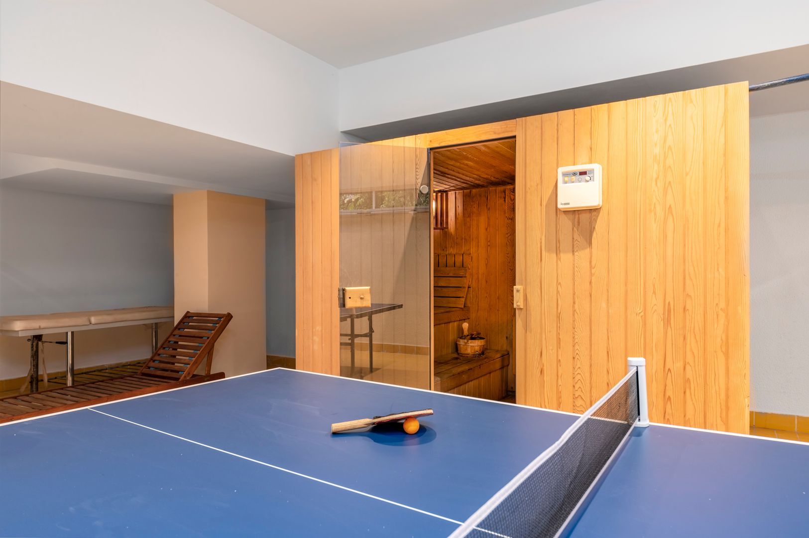 4 camere| semineu| piscina interioara | sauna | sala de sport| parcare - Poză 39