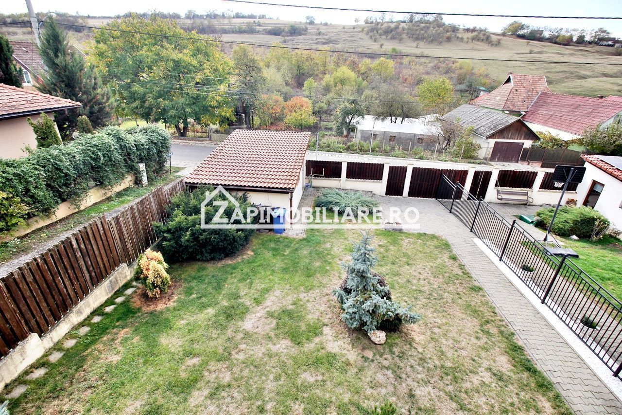 Casa 3 camere, 2 bai,1 garaj,teren 360 mp.zona Dambu Pietros - Poză 22