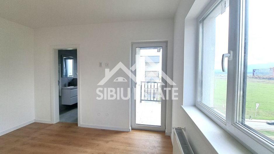 Apartament Sibiu 4 camere, 2 bai NOU lift si parcare - Poză 14