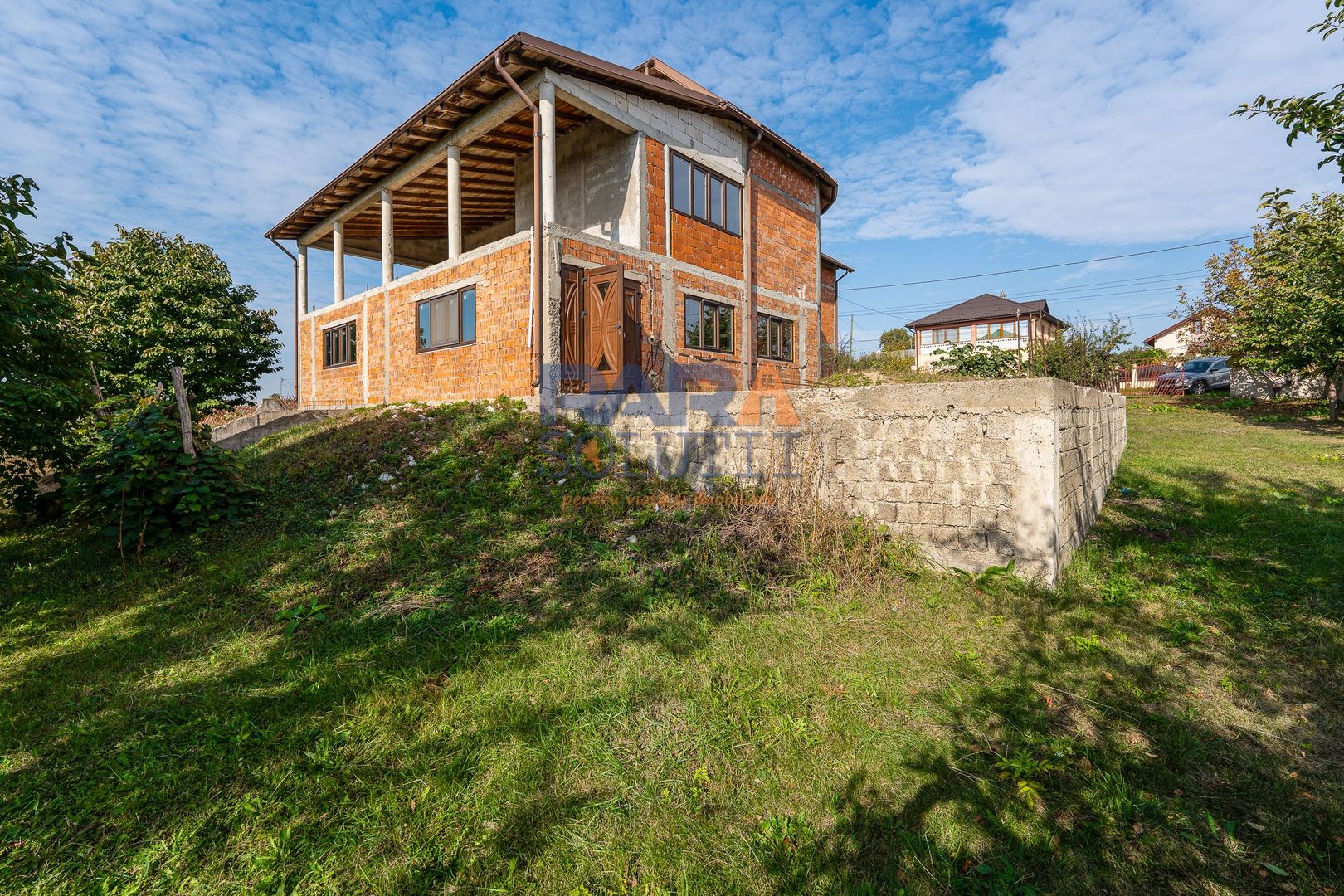 Casă P+1E, 402 mp, teren 3.600 mp, 17 km de Roman - PREȚ LA OFERTĂ! - Poză 2