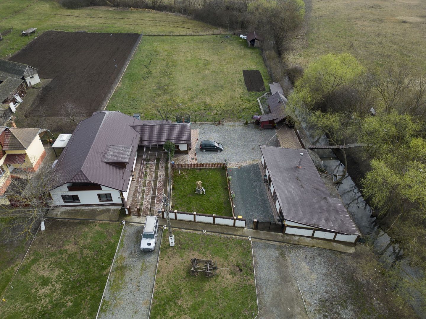 Proprietate imobiliară cu potențial extraordinar! - Poză 67