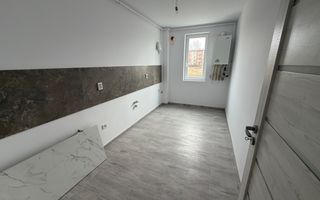 Disponibil imediat. Decomandat. TVA 21% inclus in pret - Poză 1