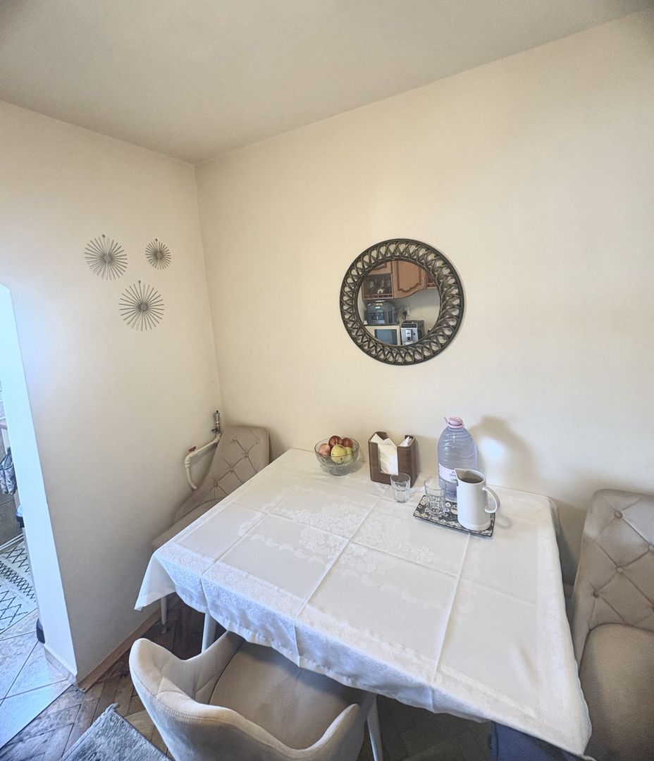 Apartament cu trei camere de vânzare, renovat complet, central - Poză 9
