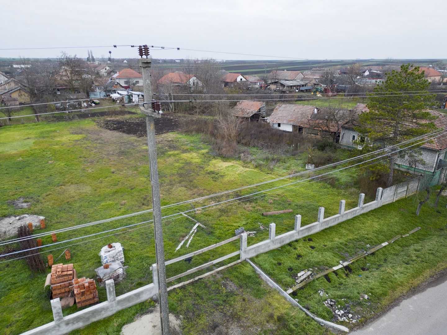 Teren intravilan cu fundatie inceputa si materiale - Poză 7