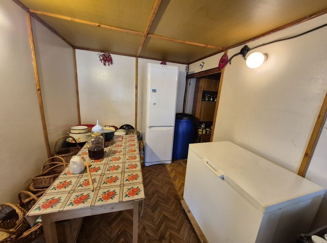 Cabana de lemn cu fundatie 86 mp+ livada pomi fructiferi+teren 847 mp - Poză 8