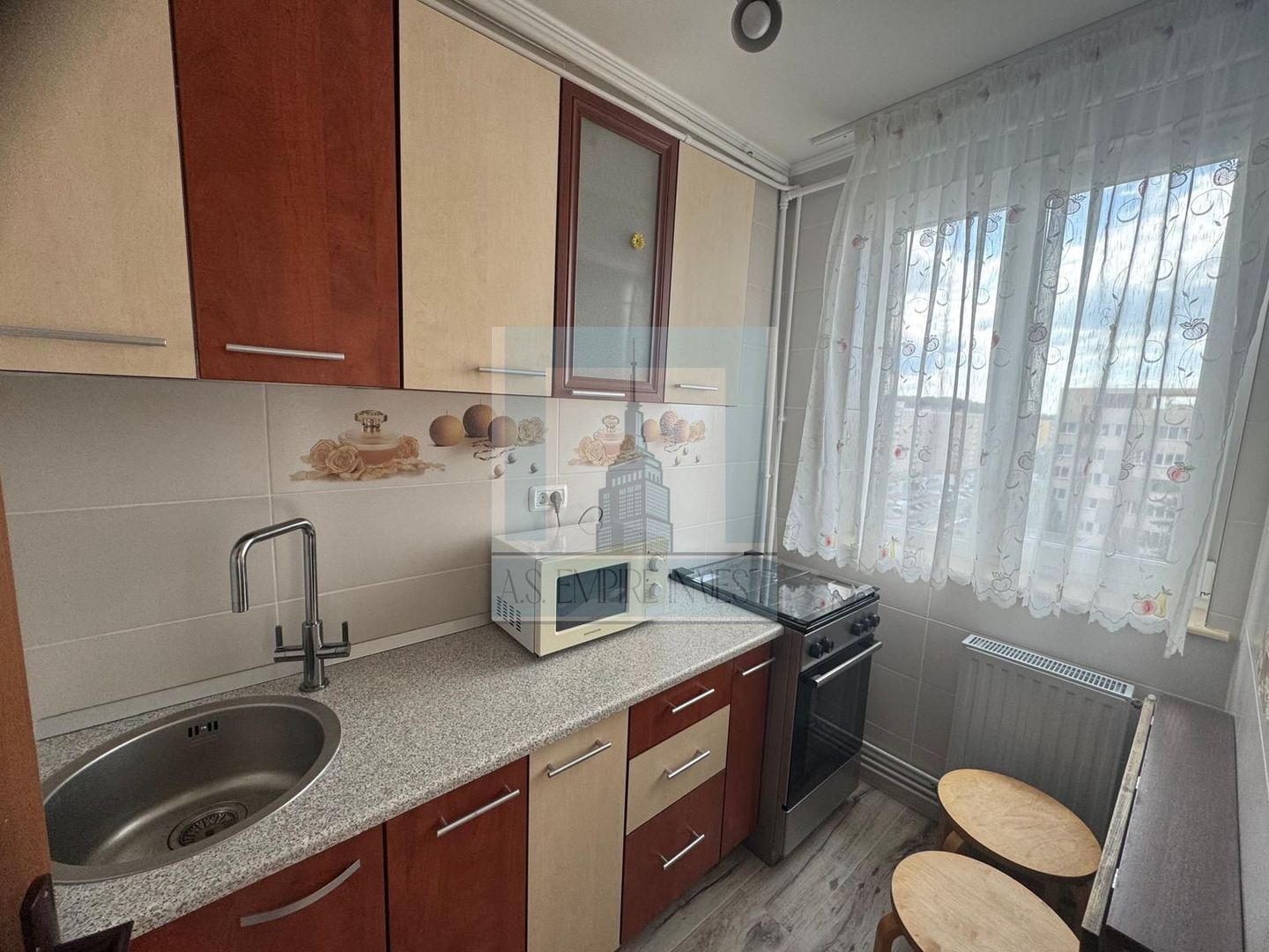 Garsonieră 31 mp-Str. Soarelui-Renovată-Mobilată-Vedere panoramica - Poză 5