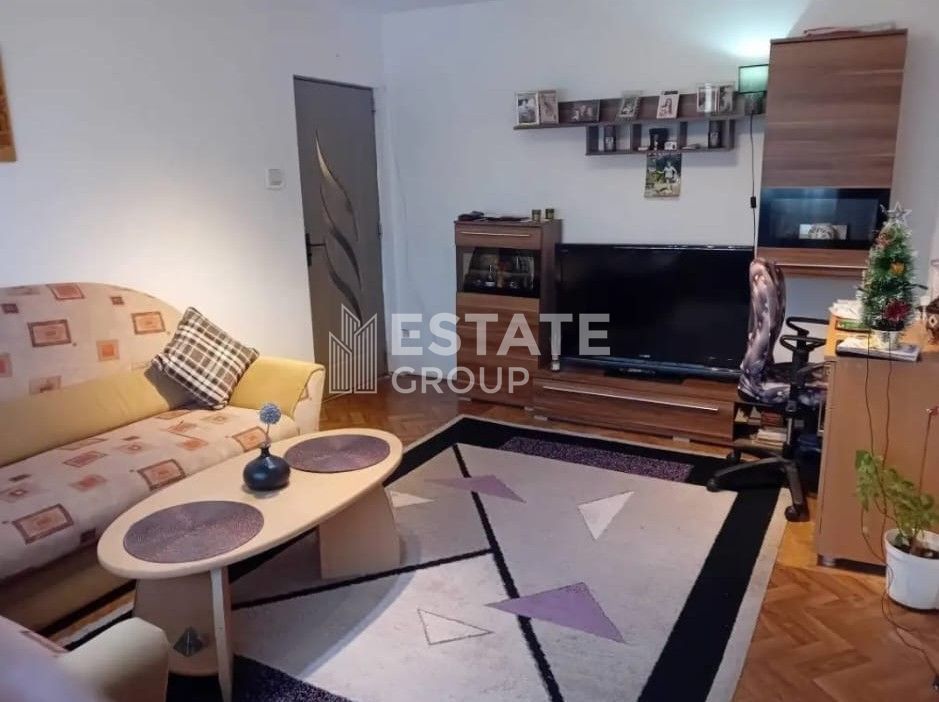 Apartament cu 3 camere in Zona girocului aproape de Spitalul Judetean - Poză 1