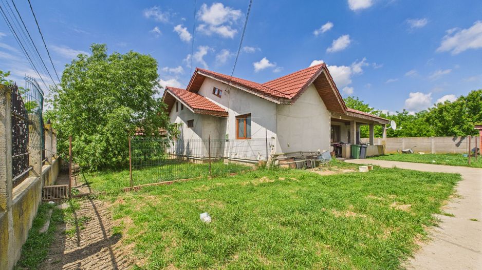 Casă individuală în Pădureni - Poză 1