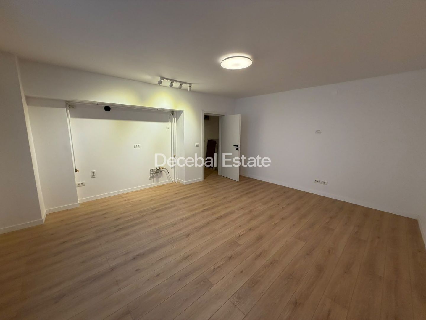 3 Camere Zona Decebal Decomandat Complet Renovat Bloc 1987 - Poză 6
