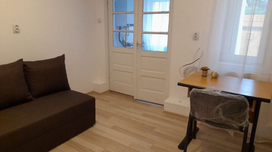 Dristor, Piata Ramnicu Sarat, casa - Poză 10