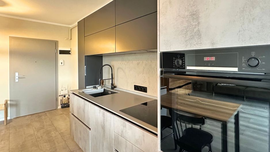 Apartament 2,5 camere chic cu grădină balcon vitrat și mobilier premium - Poză 10