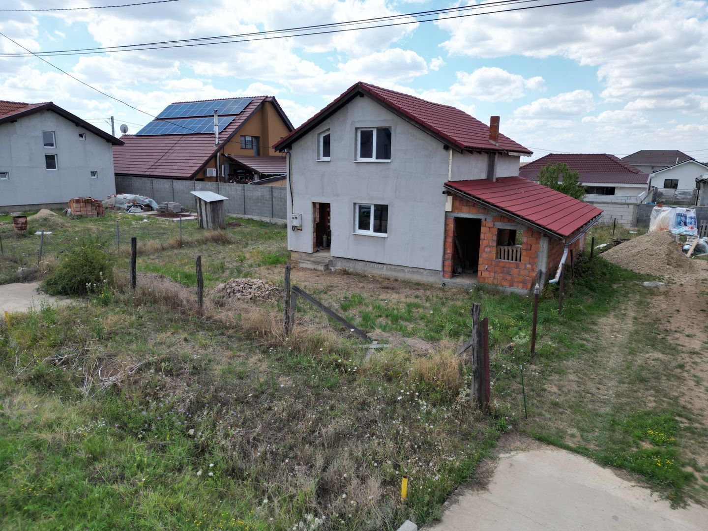 Casa la gri in Frumuseni - Poză 1