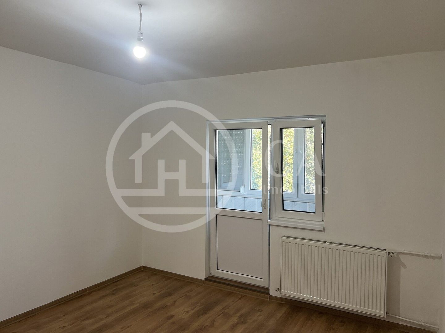 Apartament cu 3 camere de vanzare zona Decebal Oradea - Poză 1