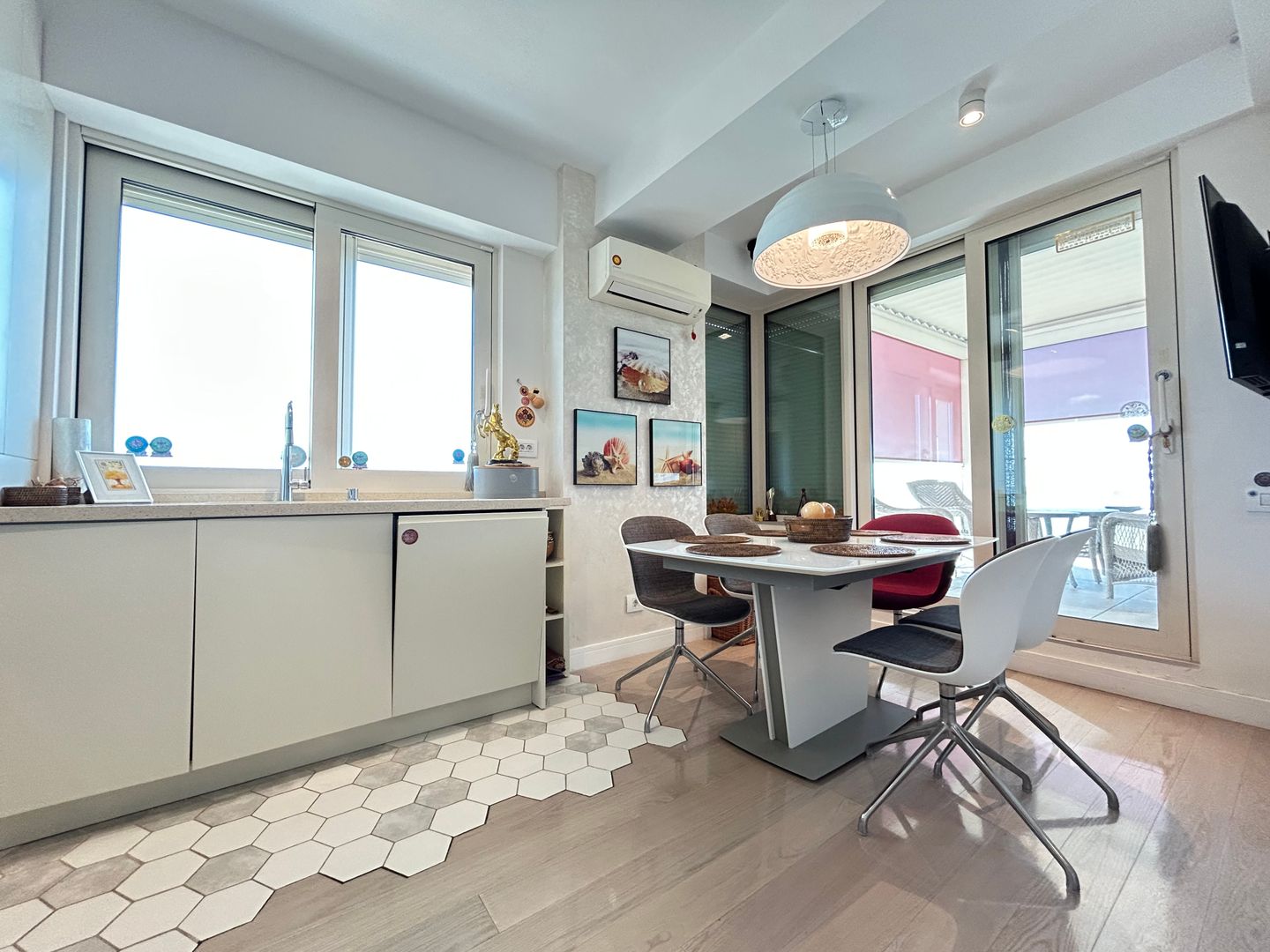 Penthouse 3 Camere Summerland | Vedere Mare și Lac | Dotări Premium - Poză 9