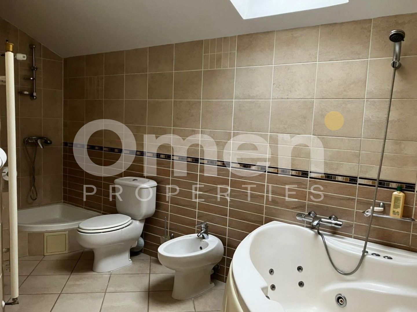 Vilă de închiriat – 260 mp utili, teren 1300 mp, 5 dormitoare, 3 băi, 3 balcoane - Poză 11