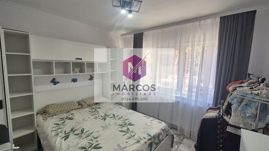 Vand apartament 3 camere Micro 2 - Poză 1