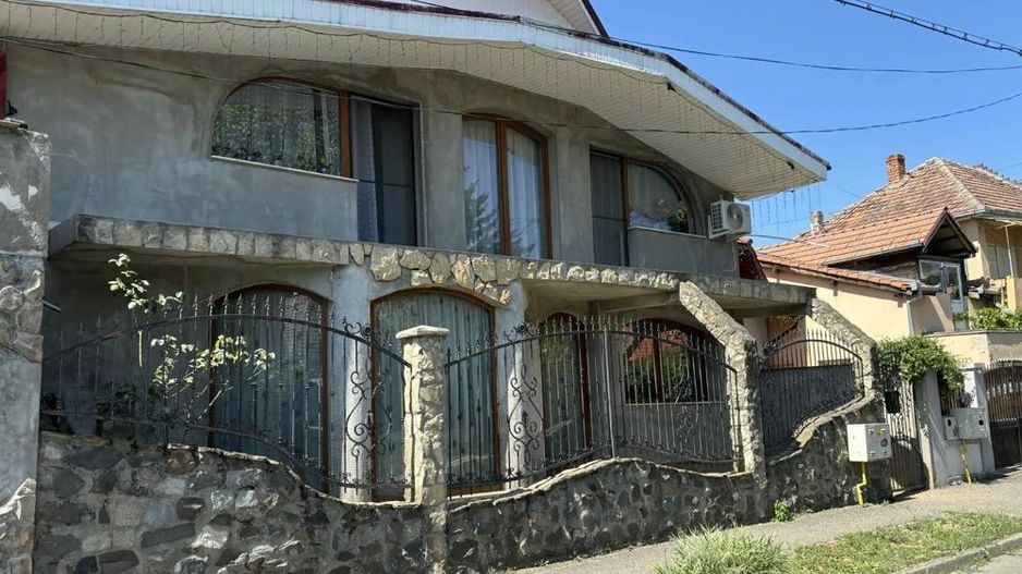 Vând casă zona Micro 17 - Poză 1