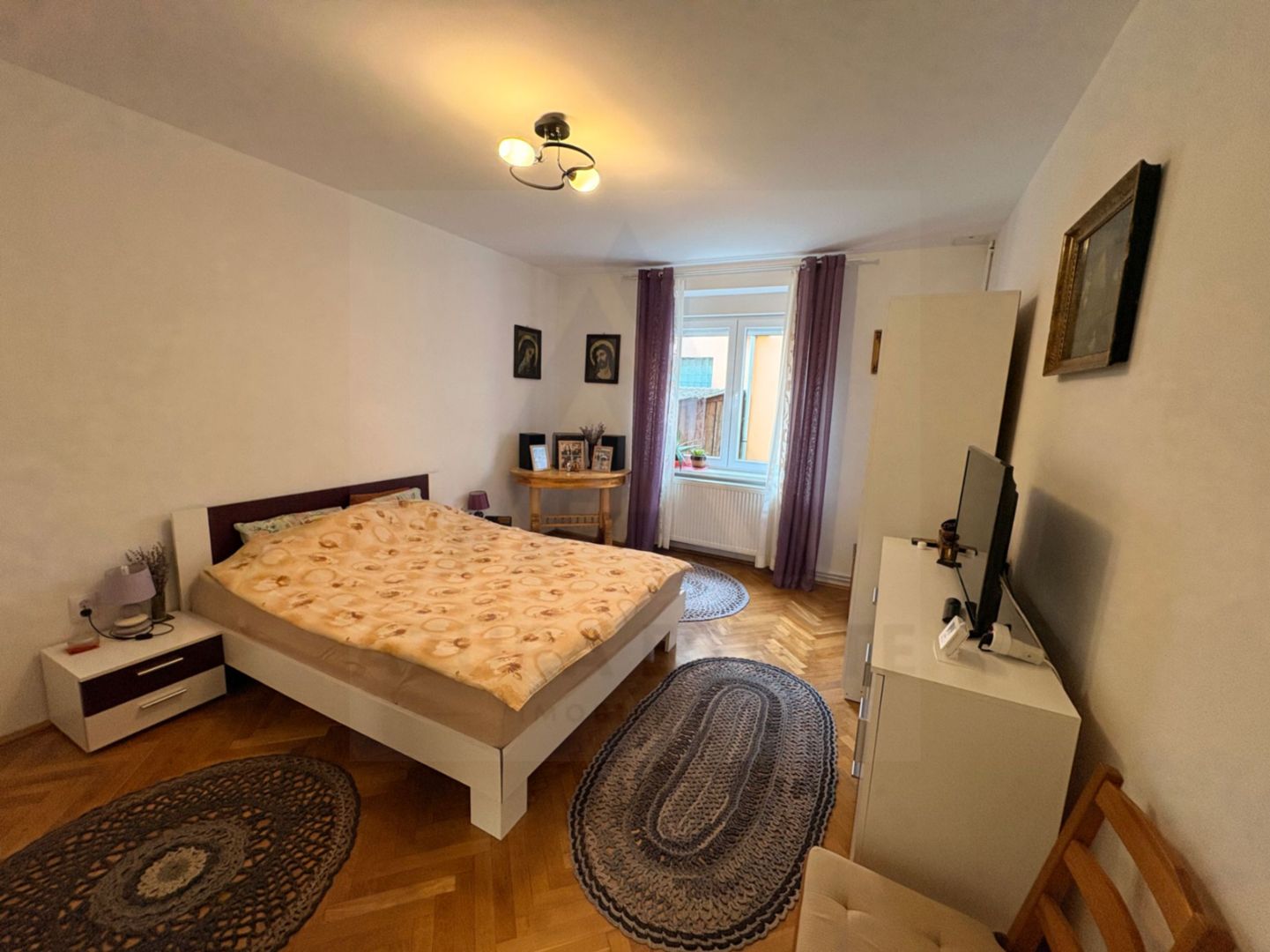 Apartament decomandat 70 mp utili 2 bai pivnita si curte 58 mp Central - Poză 8