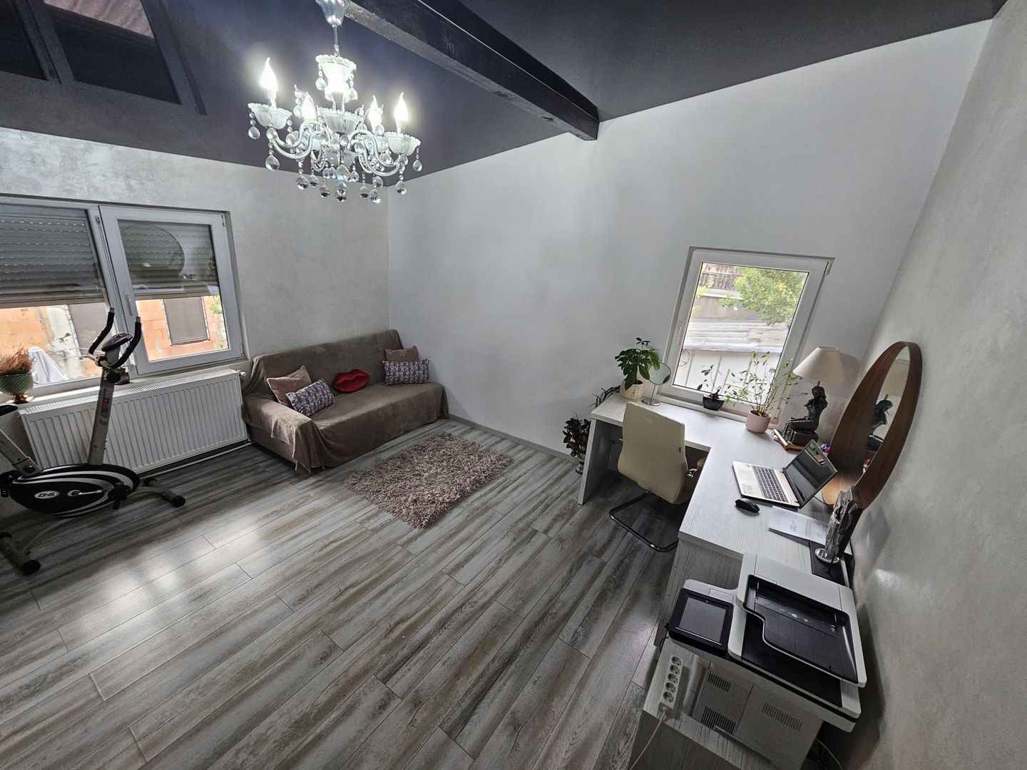 Casa renovata complet – zona Mall – - Poză 17