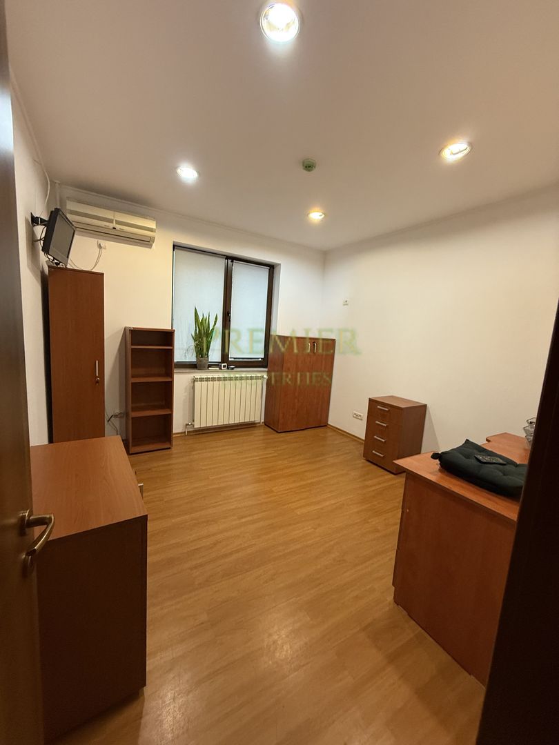 Casă de vânzare  pretabilă pentru clinica, cabinet medical, birouri - Poză 3