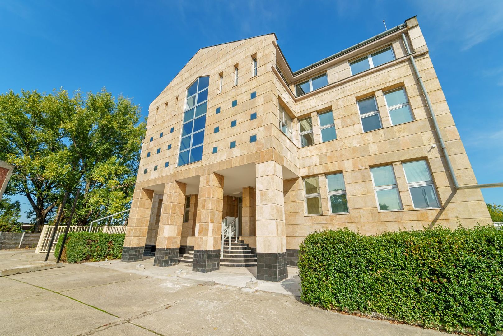 Spațiu pentru sediu firmă în clădire de birouri. - Poză 7